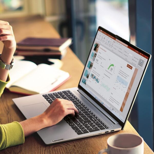 Lenovo IdeaPad Slim 5 14ABR8 - Ordinateur Portable 14'' WUXGA OLED (AMD Ryzen 7 7730U, RAM 16Go, SSD 1To, AMD Radeon Graphics, Windows 11 Home) Clavier AZERTY Français - Gris